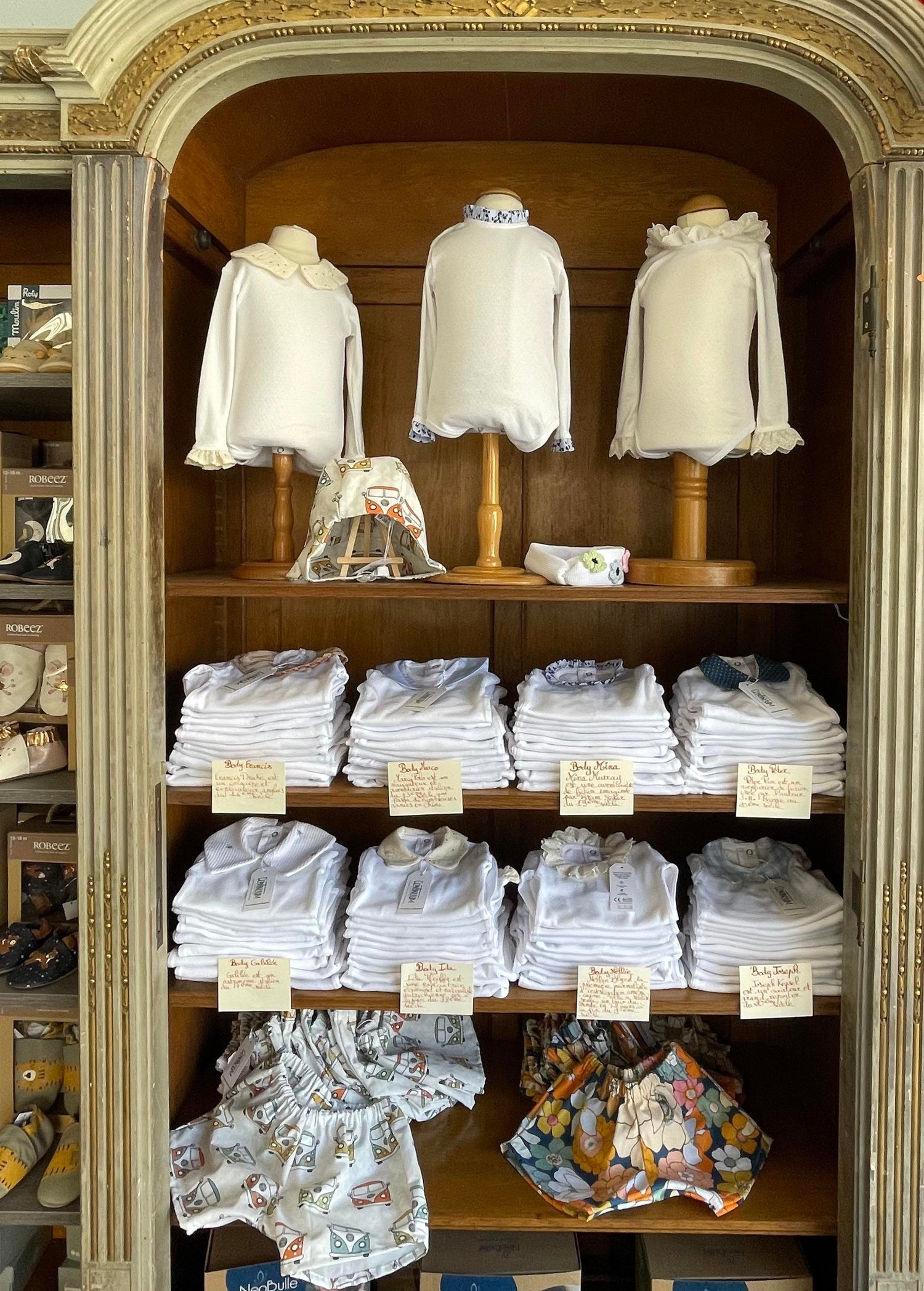 Comment habiller un nouveauné Guide complet pour bien préparer l